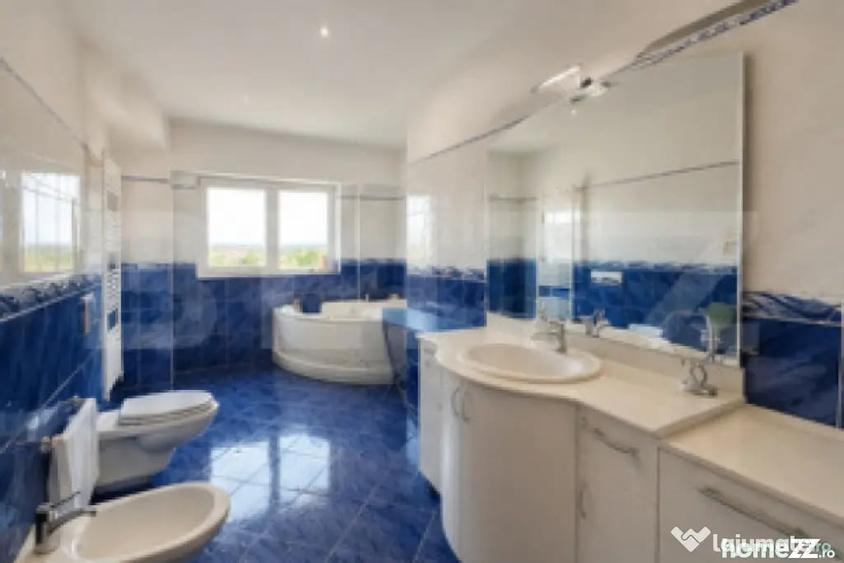 Apartament cu 4 camere decomandat în Central