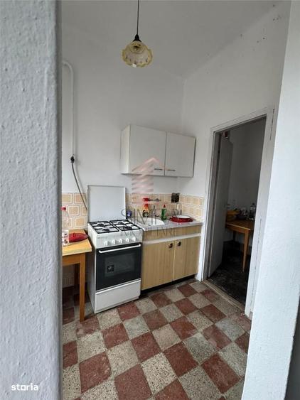 Casă cu 4 camere cu Teren 2000 Mp în Central