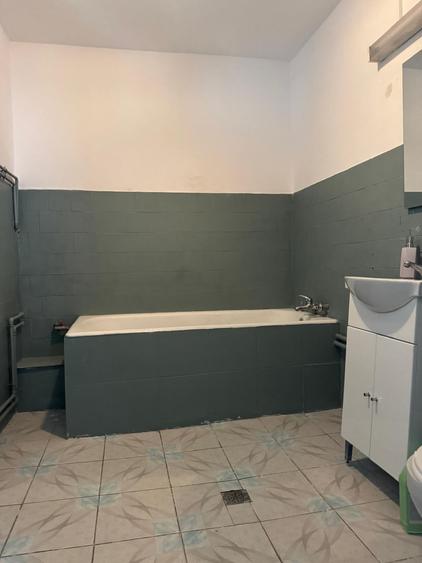 Casă cu 3 camere cu Garaj în Rahova