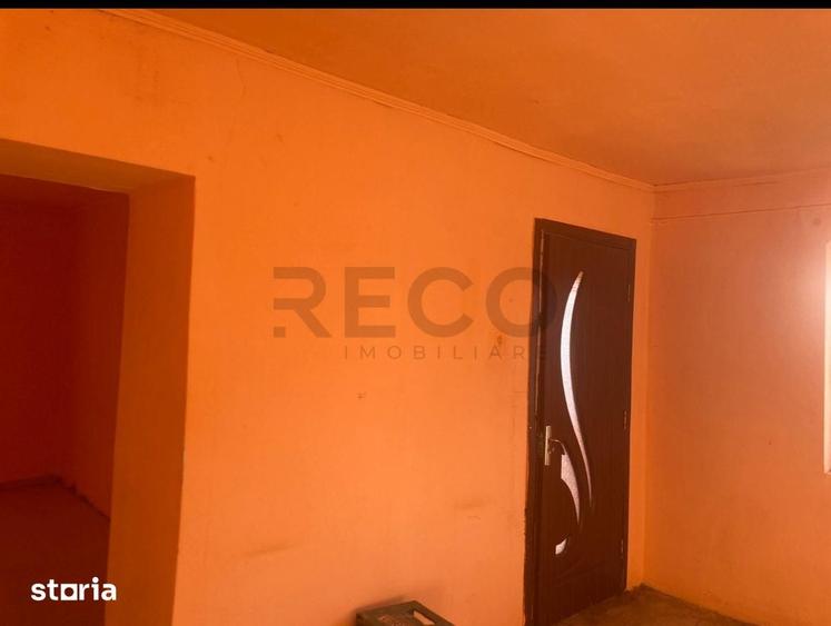 Casă cu 2 camere cu Teren 5800 Mp în Central