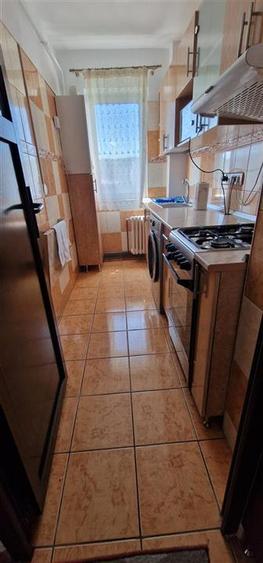 Apartament cu 3 camere decomandat, mobilat în Mircea cel Bătrân