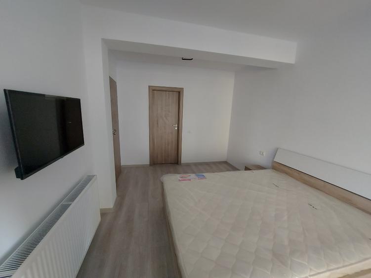 Apartament cu 2 camere decomandat în Tractorul