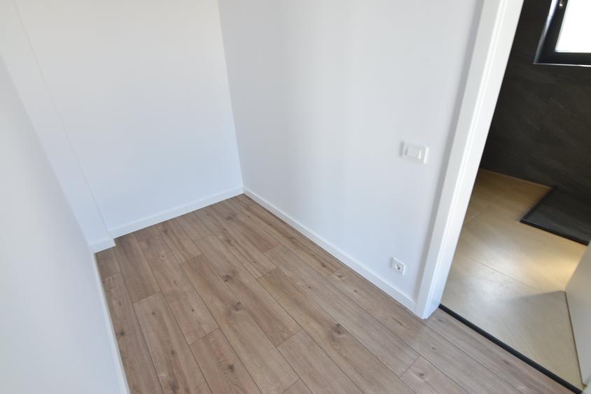 Casă individuală cu 4 camere cu Canalizare în Domnești