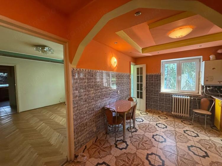 Apartament cu 2 camere semidecomandat în Gojdu