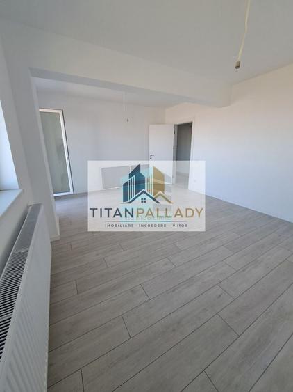 Apartament cu 4 camere decomandat în Titan