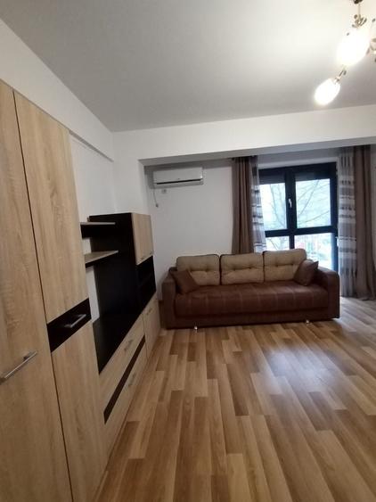 Garsonieră decomandată în Central