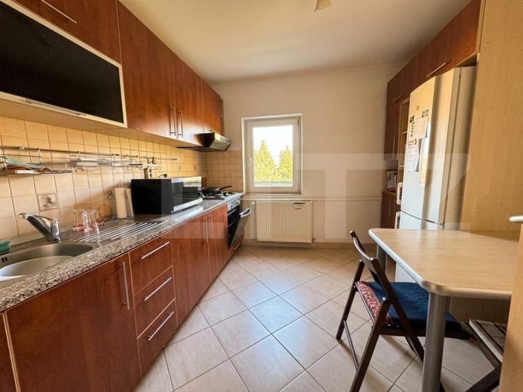 Apartament cu 3 camere decomandat, mobilat în Aradului