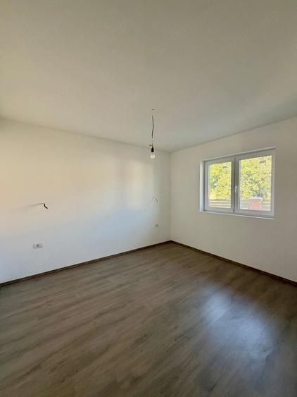 Casă cu 3 camere cu Teren 480 Mp în Sânmihaiu Român