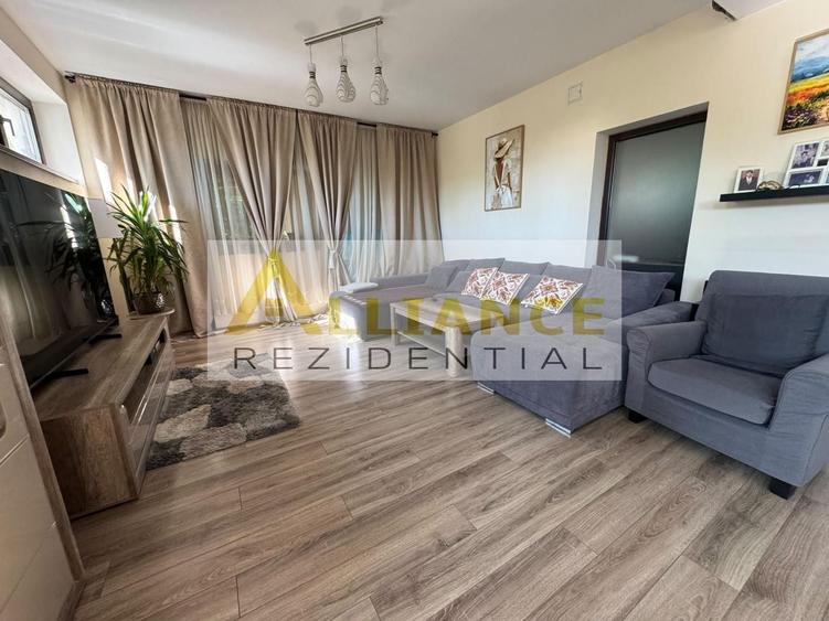 Casă individuală cu 7 camere decomandat cu Canalizare în Central
