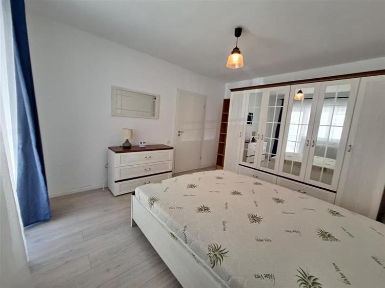 Apartament cu 3 camere decomandat, mobilat în Exterior Sud