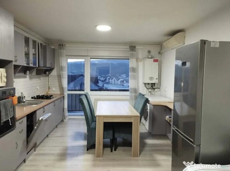Apartament cu 3 camere decomandat în Cetate