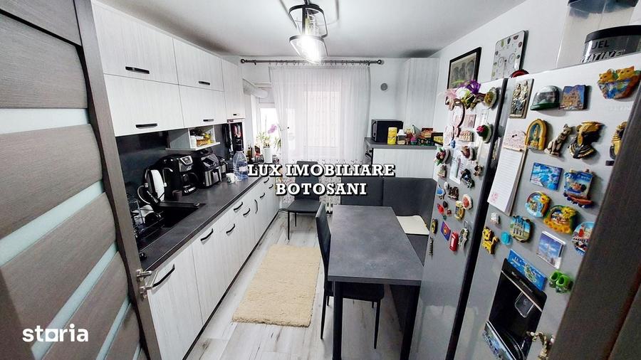 Apartament cu 4 camere decomandat în Central
