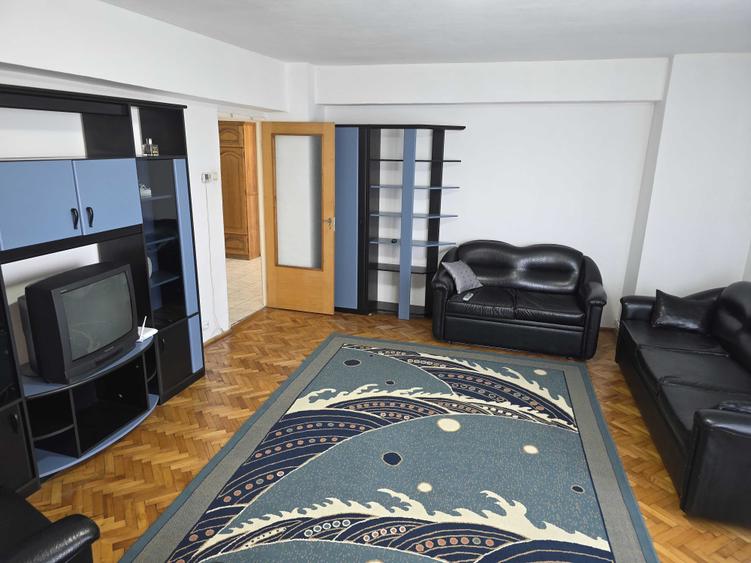 Apartament cu 3 camere decomandat în Rolast