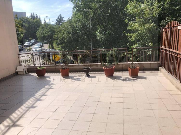 Apartament cu 3 camere decomandat în Zorilor