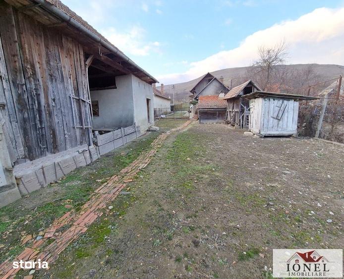 Casă cu 3 camere cu Teren 1100 Mp în Berghin