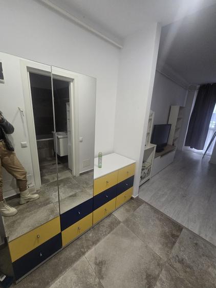 Garsonieră decomandată în Roșu