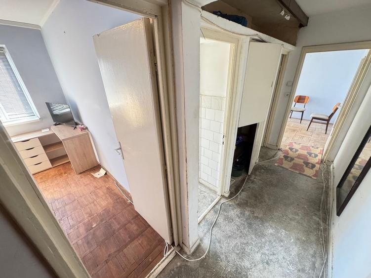 Apartament 3 camere zona Km 4 5 - 8
