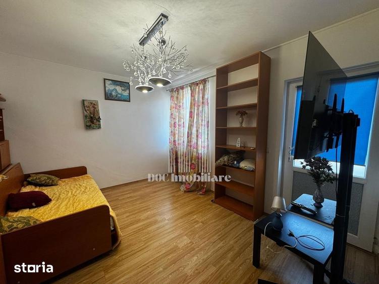 Casă cu 5 camere cu Teren 70 Mp în Tei