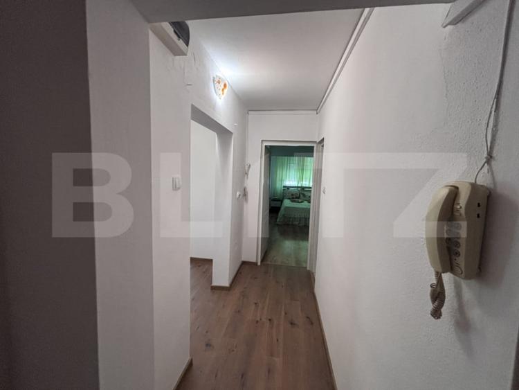 Apartament cu 2 camere decomandat în Micro 20