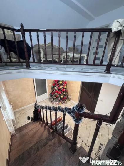 Casă cu 7 camere cu Teren 400 Mp în Central