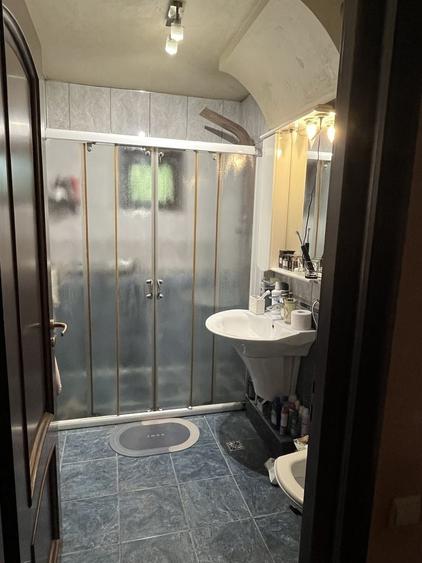 Apartament cu 3 camere decomandat în Palat