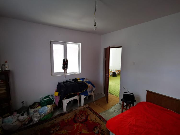 Casă individuală cu 2 camere cu Teren 2250 Mp în Gruiu