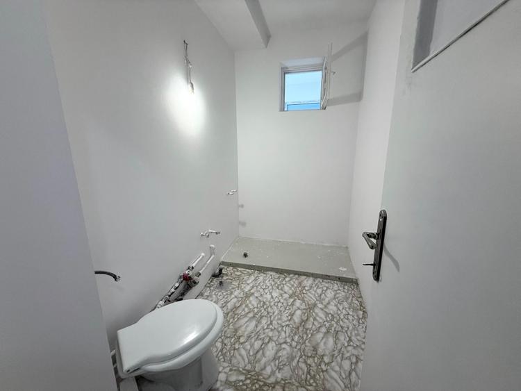 Apartament cu 3 camere semidecomandat în Lujerului