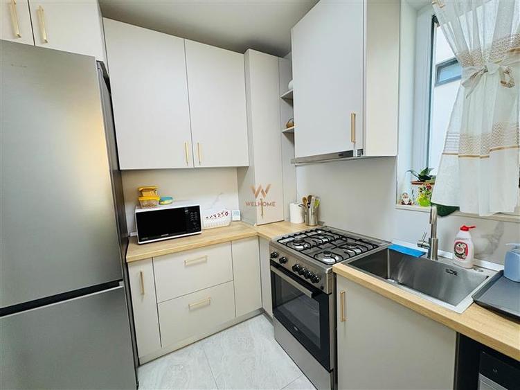Apartament cu 3 camere semidecomandat în Exterior Vest