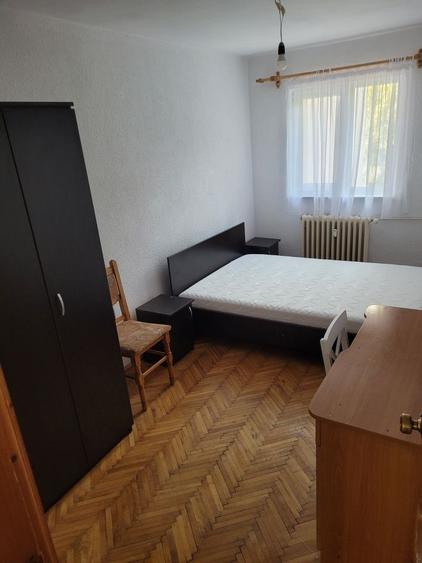 Apartament cu 3 camere semidecomandat în Șcheia