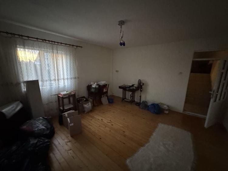 Casă cu 4 camere în Valea Mare