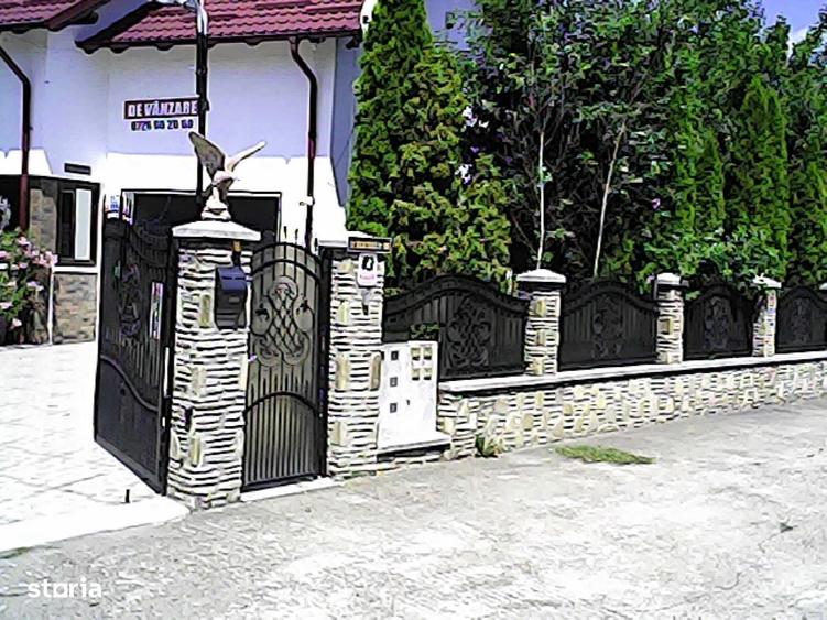 Casă cu 4 camere în Central
