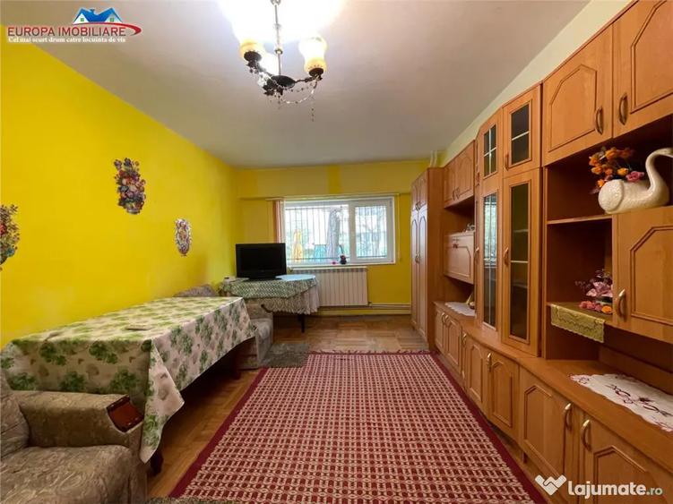 Apartament cu 3 camere decomandat în E3
