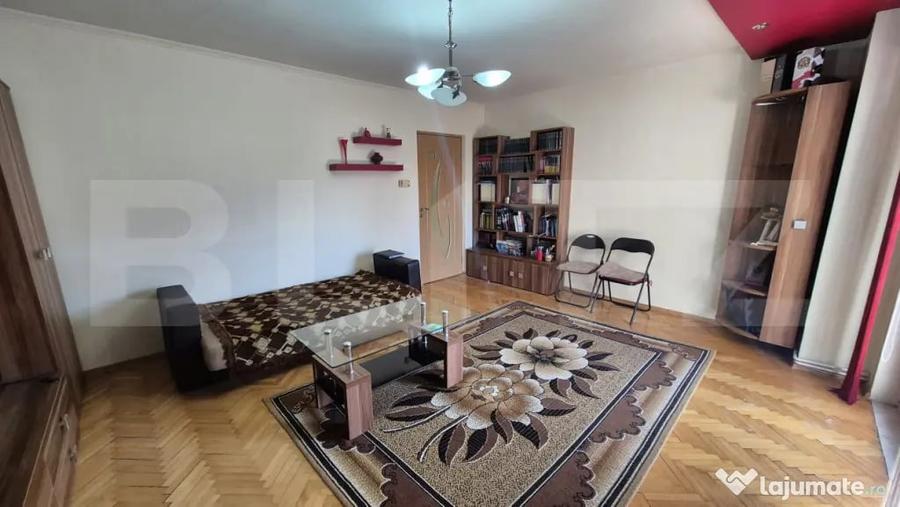Apartament cu 3 camere decomandat în Carpați 2