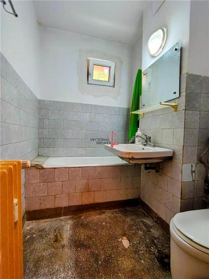 Apartament cu 3 camere semidecomandat în Titan