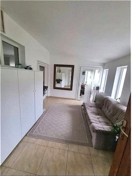 Casă individuală cu 5 camere cu Garaj în Central