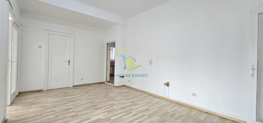 Apartament cu 4 camere semidecomandat în Foișorul de Foc