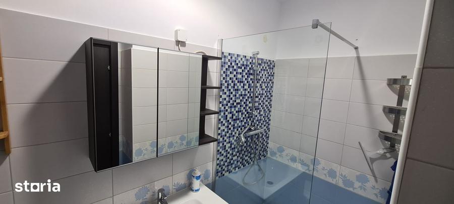 Apartament cu 3 camere decomandat în