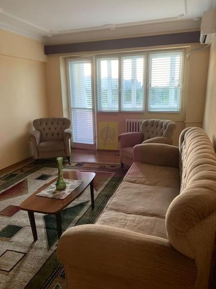 Apartament cu 3 camere decomandat, mobilat în Doamna Ghica