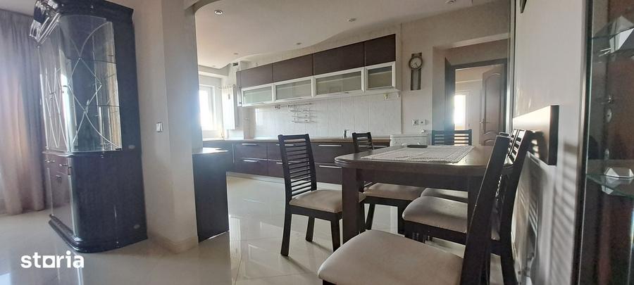 Apartament cu 3 camere decomandat în Tei