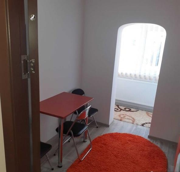 Apartament cu 2 camere semidecomandat în Gara de Nord