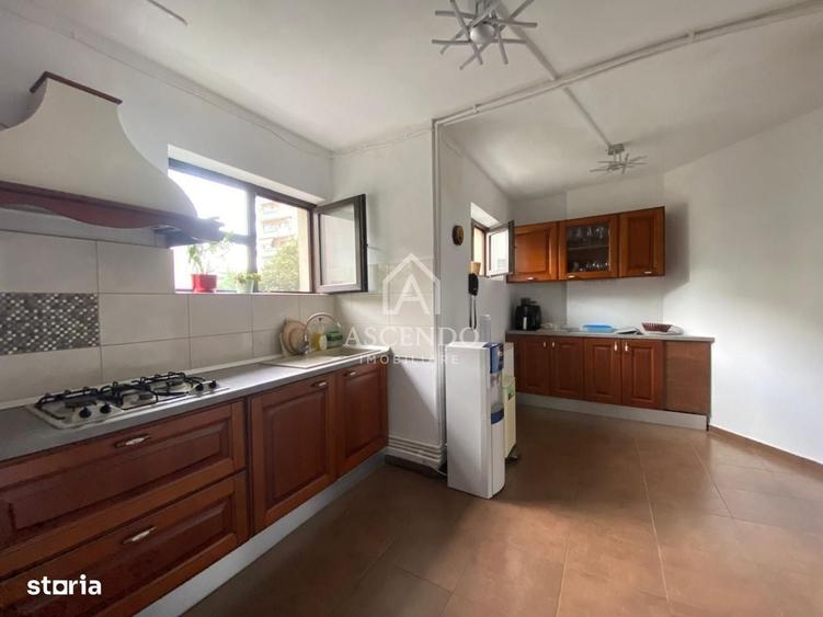 Apartament cu 4 camere decomandat în Kiseleff