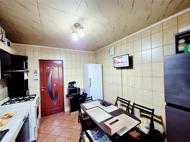 Apartament cu 3 camere decomandat în Lunca Cetățuii