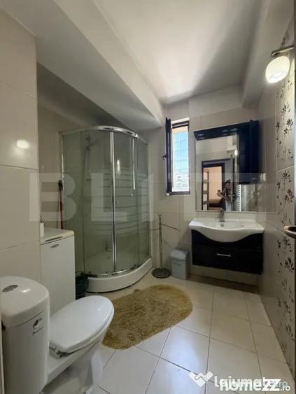 Apartament cu 3 camere semidecomandat în Central