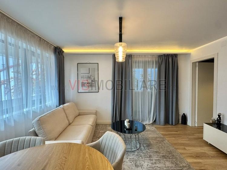 Apartament cu 3 camere semidecomandat în Gara de Nord
