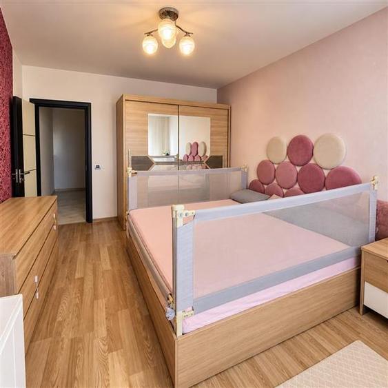 Apartament cu 2 camere decomandat, mobilat în Tractorul