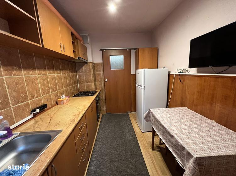 Apartament cu 3 camere semidecomandat, mobilat în Mihai Viteazul
