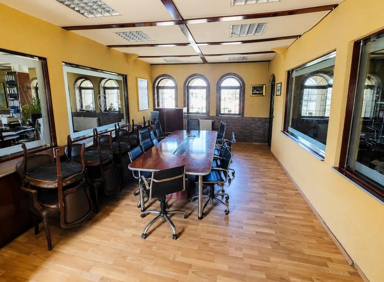 Spațiu comercial, de 384 mp, în Micro 17