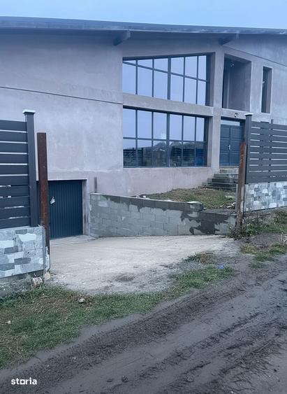 Casă cu 6 camere cu Teren 1000 Mp în Central