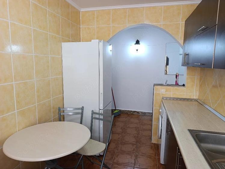 Apartament cu 2 camere decomandat în Precista