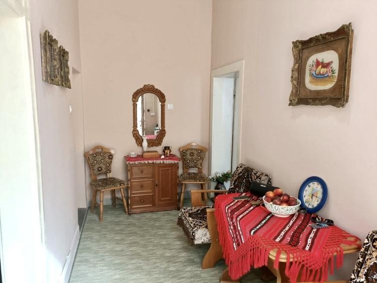 Casă cu 3 camere cu Canalizare în Ultracentral